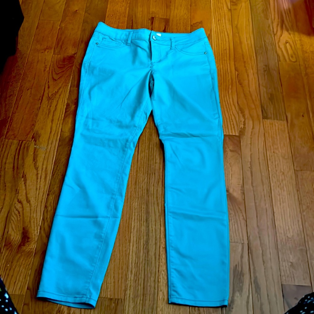 L.E.I “Ashley” low rise skinny jeans.
